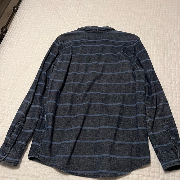 Vissla heavy duty flannel. Size medium - Picture 2 of 3